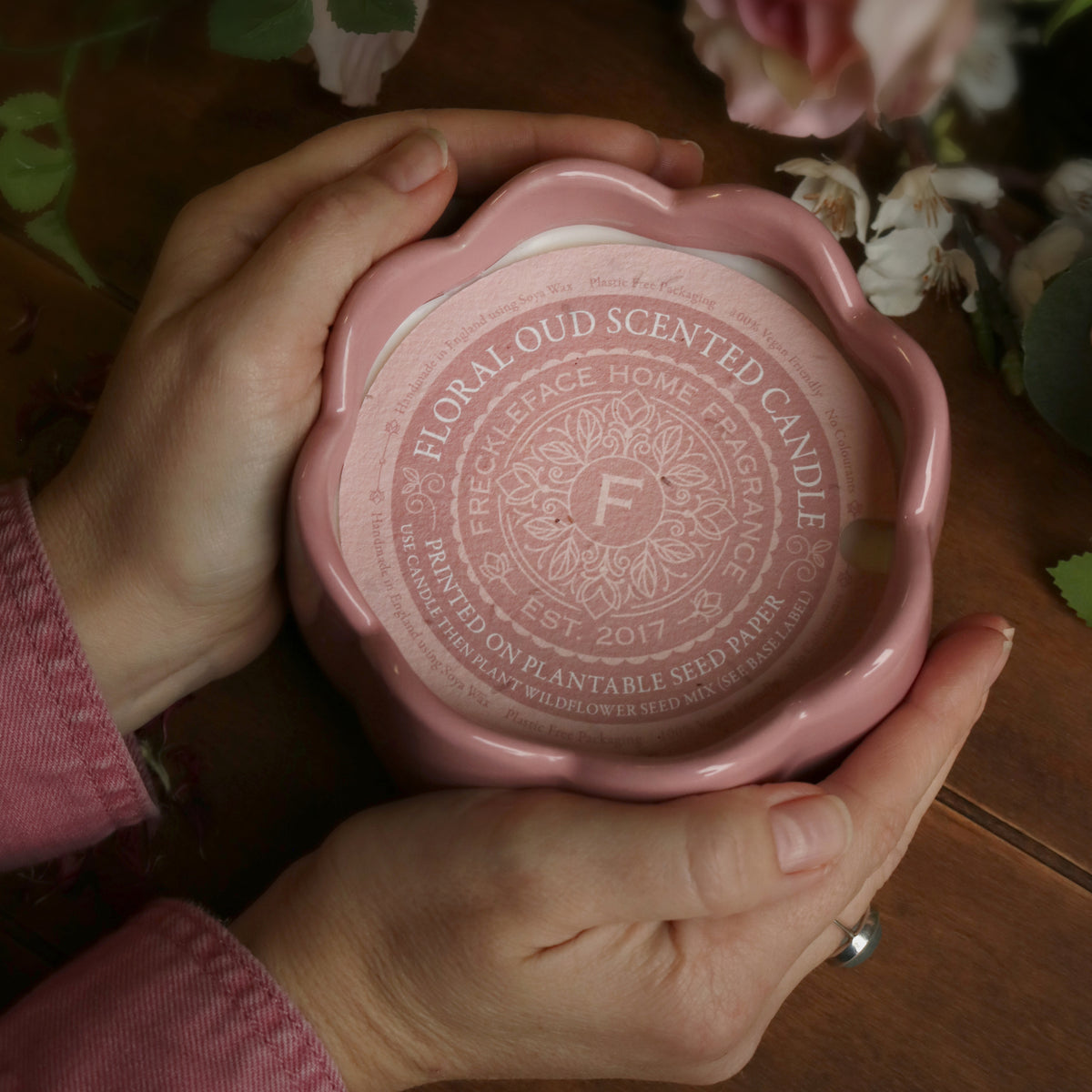 Floral Oud Candle plantable dustcover